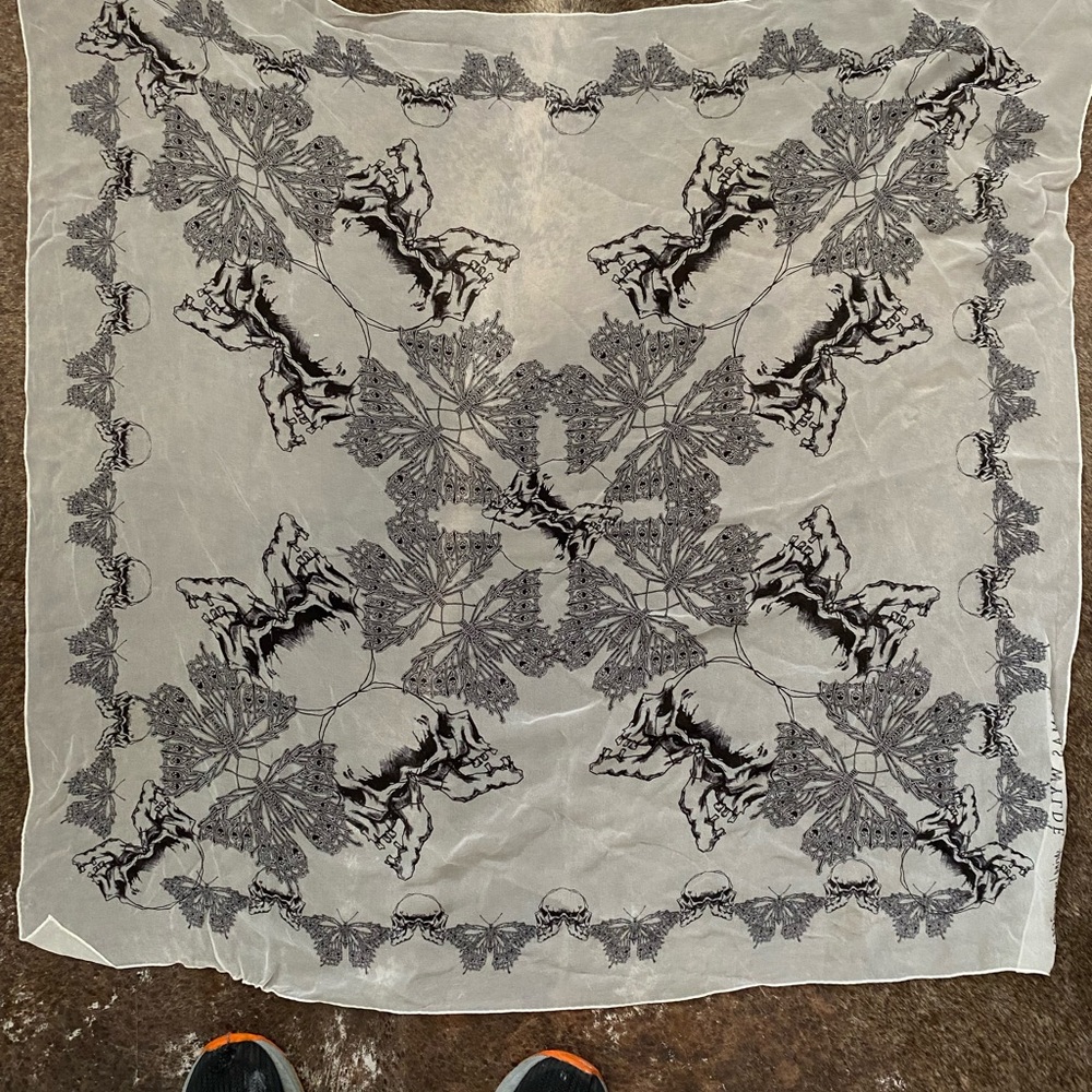 Beautiful Thomas Wylde Scarf limited edition scarf Butterflies Spring/Summer
